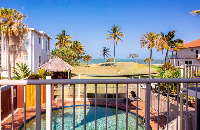 Driftwood on the Beach - Sea View Unit 9