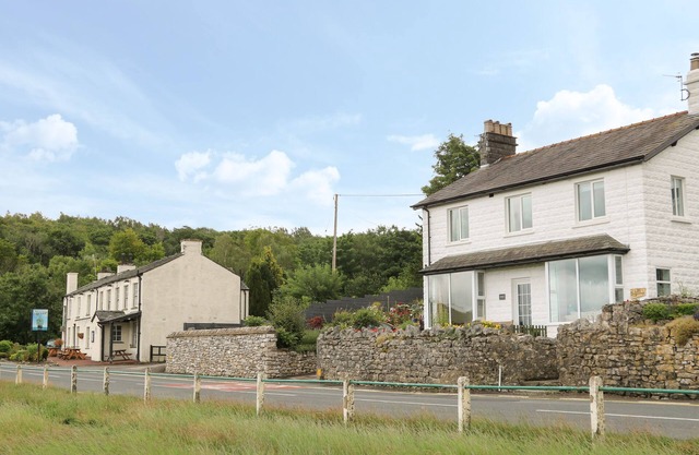 DRIFTWOOD, pet friendly, with a garden in Sandside