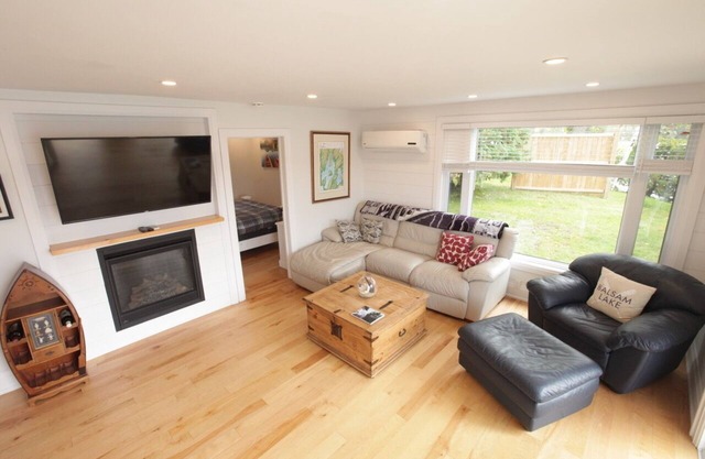 Driftwood Point Waterfront Cottage