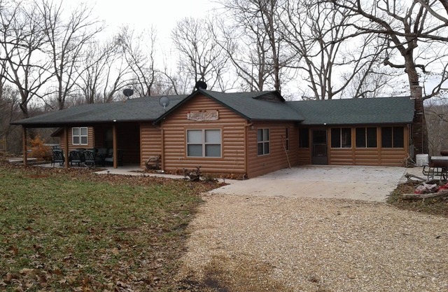 Driftwood River Lodge en el río Meramec. Steelville, MO.