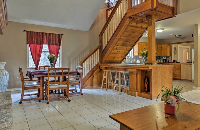 Dripping Springs Home w / 8 Beds, cerca del lugar de la boda