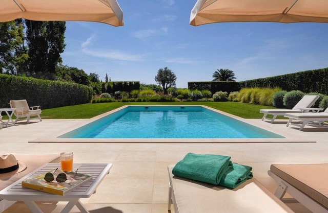 Villa de Lujo en el Campo Cerca de Portimão con Piscina, Jardines y Concierge
