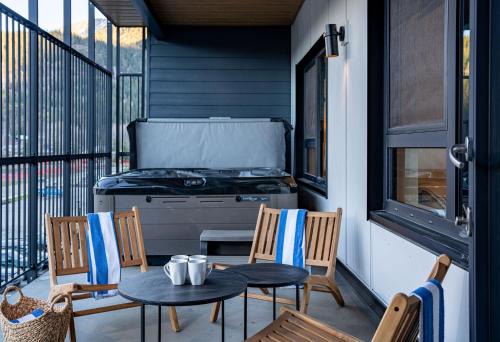 Drop in Condo by Revelstoke Vacations