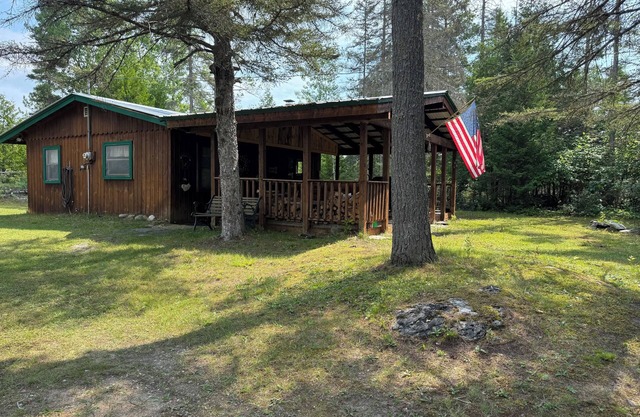 Drummond Island Hotel & Vacation Homes - Ole Woodsy Nook
