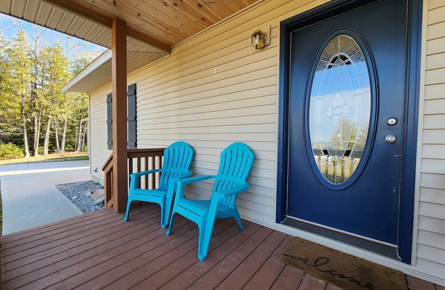 Drummond Island Vacation Homes - Cozy Cottage