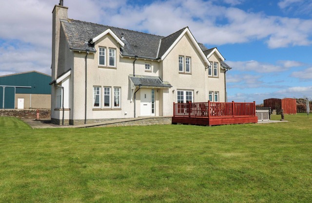 DRUMMYGAR MAINS, family friendly, with hot tub in Arbroath