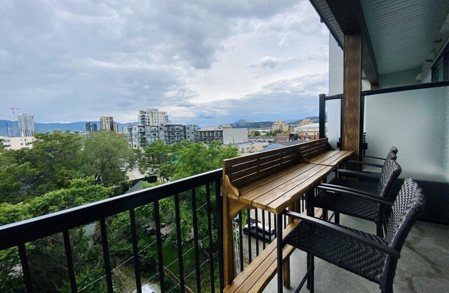 DT | 2 Private King BR | Walk to Beach | Park Free