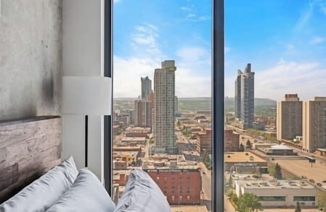 DT Views |King Bed |Mins to Saddledome |UG Parking