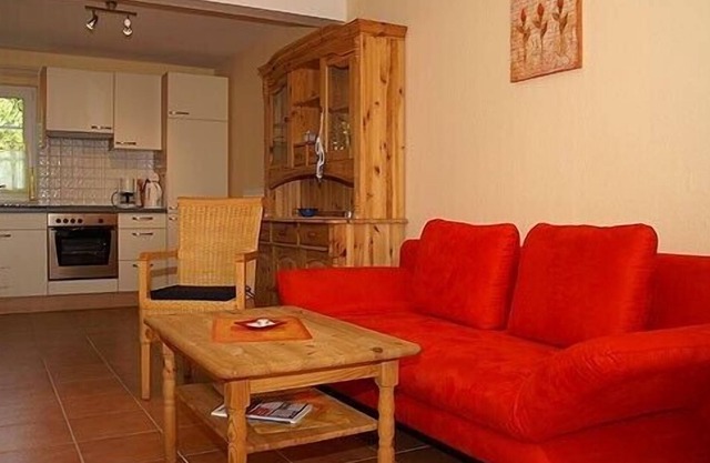 Casa unifamiliar en una ubicación aislada con cuatro apartamentos