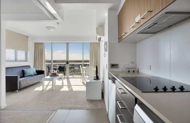 Dual Key Apartment with Wifi Pool and Parking
