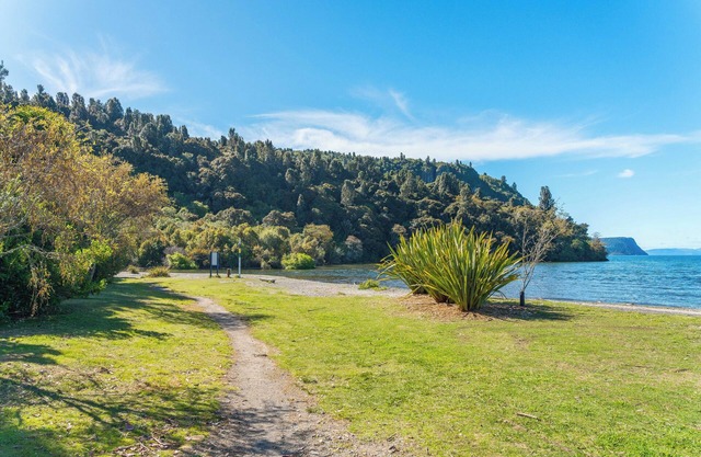 Duck Inn - Lake Taupo Holiday Home