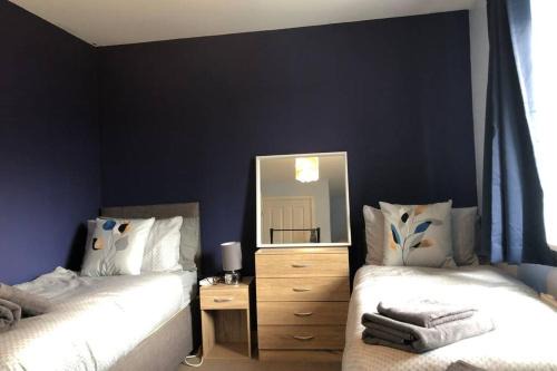Dudley House *Staycation & Contractors* Sleeps 7