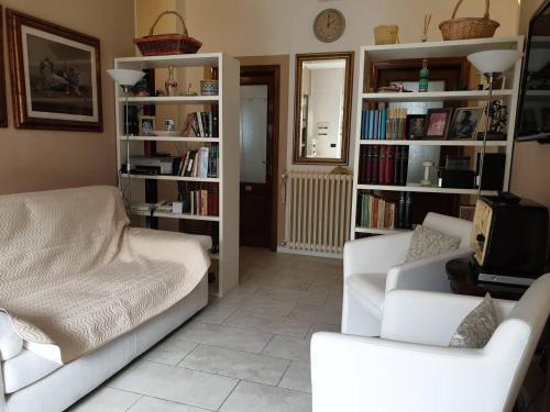 DUETERRE Room & Host