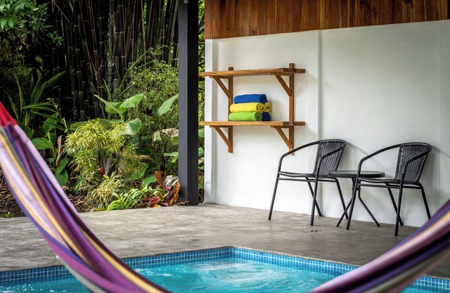 Dulce Olas - Cozy Guesthouse with Pool and Beach Access near Cabo Matapalo