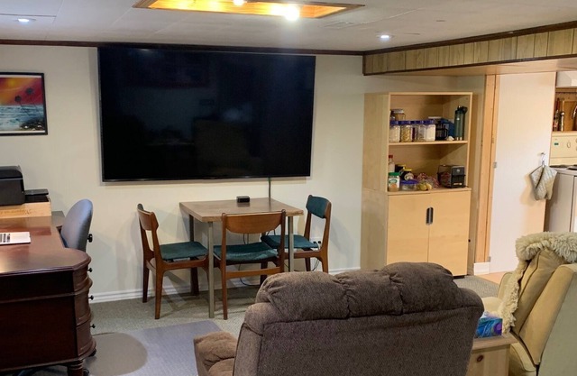 Dundas Guest Suite for rent