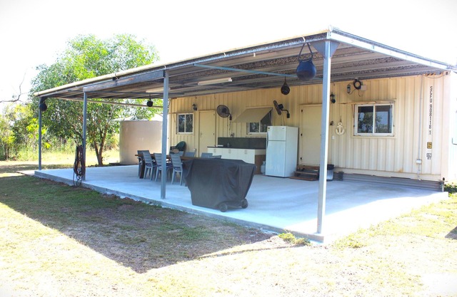 Dundee Down's Bush Cabin Getaway … Fisherman's Hideaway!