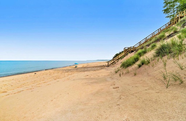 Dune House
