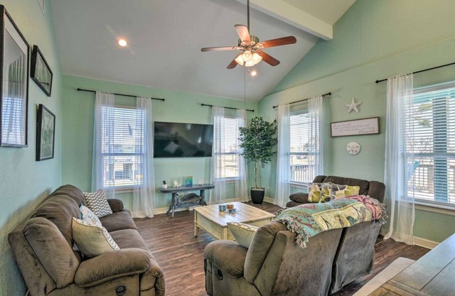 Dune-R-Thing: New Surfside Beach House - Sleeps 10
