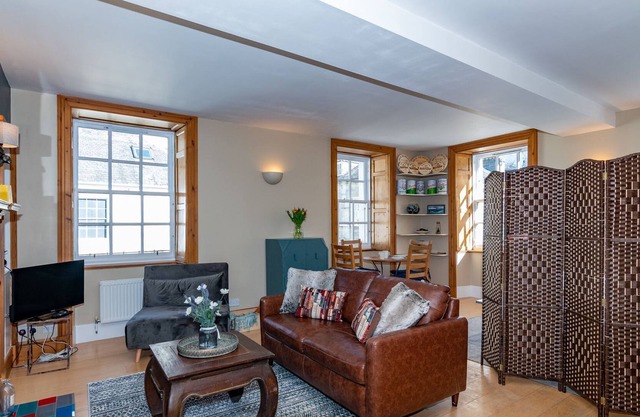 Dunkeld Townhouse Apartment - sleeps 2 - 4 guests in 1 bedroom