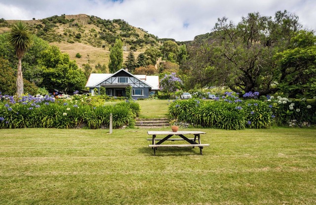 Dunluce Coastal Farmstay - Kaikoura Holiday Home