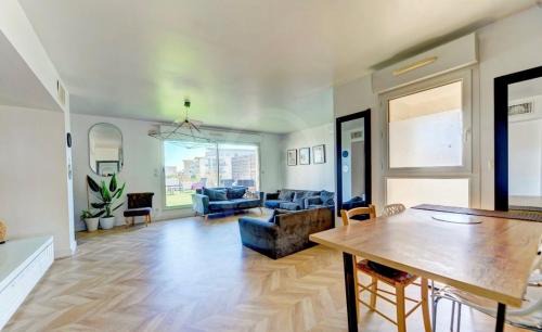 Duplex 120m ,50m terrasse proche centre et mer