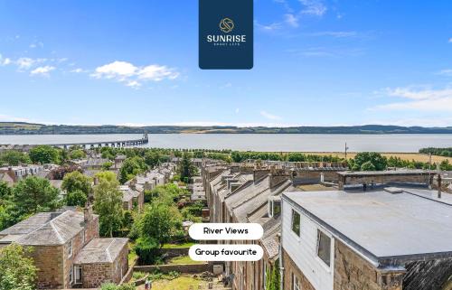 DUPLEX APARTMENT, 5 Bed Rooms, Amazing Views, Fully Equipped, Free Parking, WiFi, FAVOURITE for Groups & Businesses, Food, Bars, Shops, Library, River Views, Long Stays, INVOICE and REDUCED PRICE only via SUNRISE SHORT LETS Dundee
