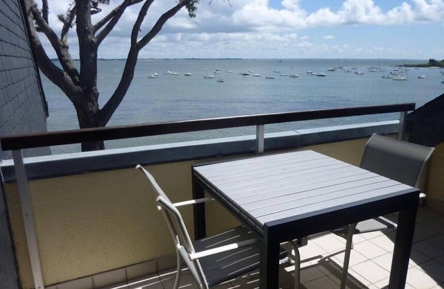Duplex apartment, feet in the water