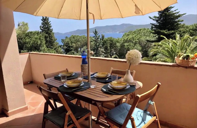 Duplex apartment with sea view, 50 meters from the beach