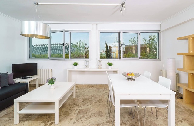 Apartamento Duplex de 3 habitaciones y 2 baños Ciudad de las Ciencias.