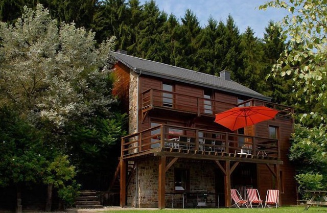 Chalet dúplex en Rendeux Ardennes con sauna y terraza