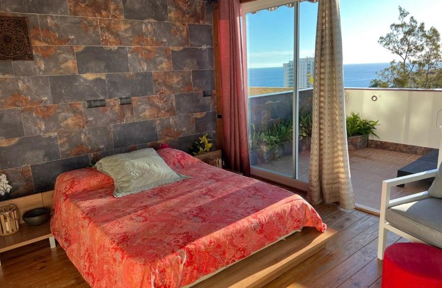 Duplex de lujo en la playa , jacuzzy, piscina, chimenea y padel
