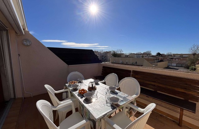 Duplex flat in the center of Marseillan plage