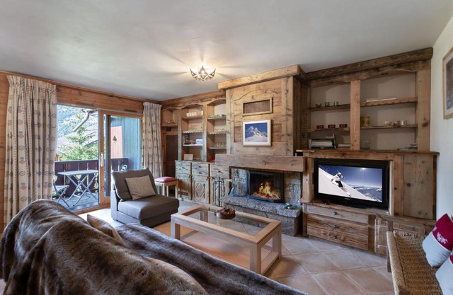 Duplex Lumineux à Méribel avec Cheminée, Terrasse et Accès aux Pistes - FR-1-566-31