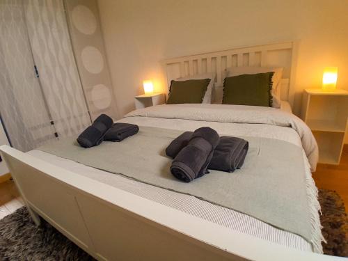 Duplex lumineux, balcon, parking, plein centre