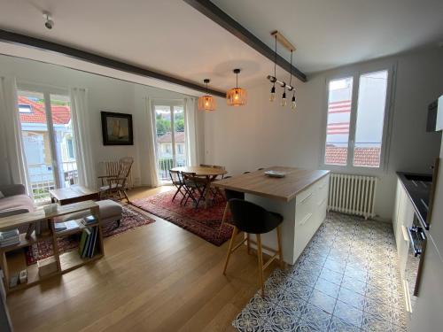 Duplex T3 rénové avec balcon, près de la plage - FR-1-374-239