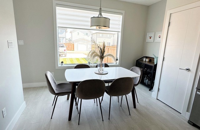 Duplex- West Lethbridge. 5 minutes from University of Lethbridge.