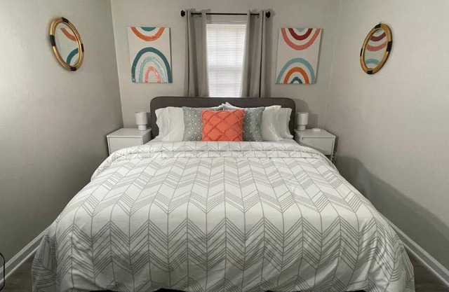 * Durham Diggs * Pet Friendly * King Bed *