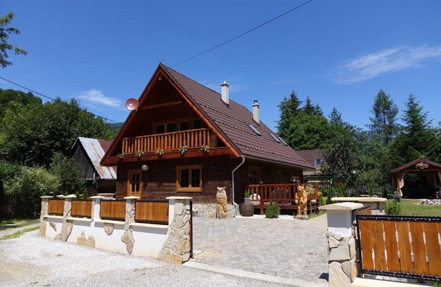 Dvojapartmánová drevenica Mýto