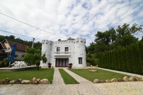 Dvorac Castelo 2025