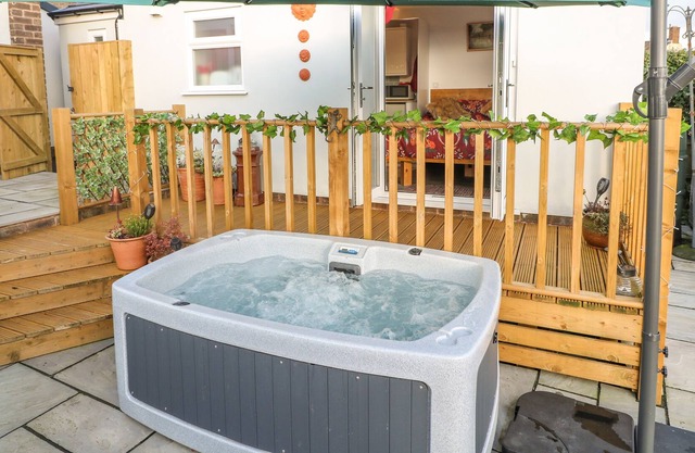 DWARADIN, pet friendly, with a garden in Matlock