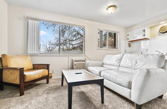 Dwntwn 1 bedroom Walk to Hospital TV WIFI