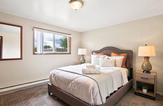 Dwntwn / Blocks to Hospitals / Kitchen / WIFI / TV