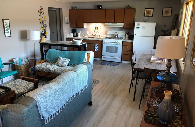 Dwntwn Houghton Oasis-Pvt prkg,1/2 blk from Mainstreet, 1.5 blk from waterfront.
