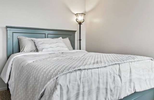 Dwntwn / Walk to Hospitals / Kitchen / WIFI / TV