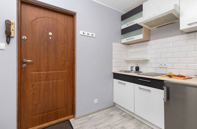 Dworska Apartment by Renters