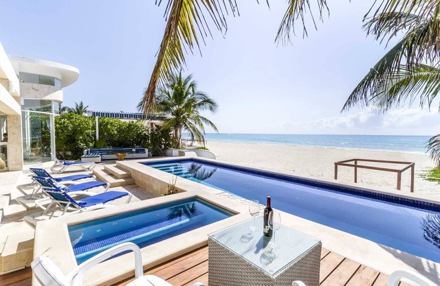 Dream Villa on Ocean w / Private Pool, Jacuzzi, Chef, 4 Master BRs, Near to Playa!