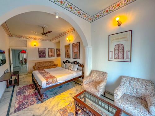 DYORE House by Bharat Mahal Palace