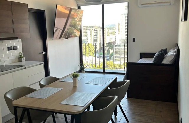 EÓN 13 - Apartamento moderno, vista Cayala, aire acondicionado
