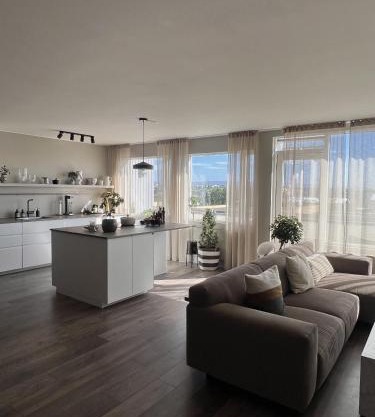 E8 - Cozy 2 BR Apartment in central Reykjavík, with view