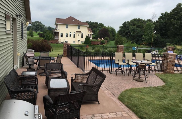 EAA 5 bedroom rental in quiet location with pool.